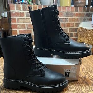 H2K ViVI Military-Style Black Boots with White Stitch Detail size 9 NWT